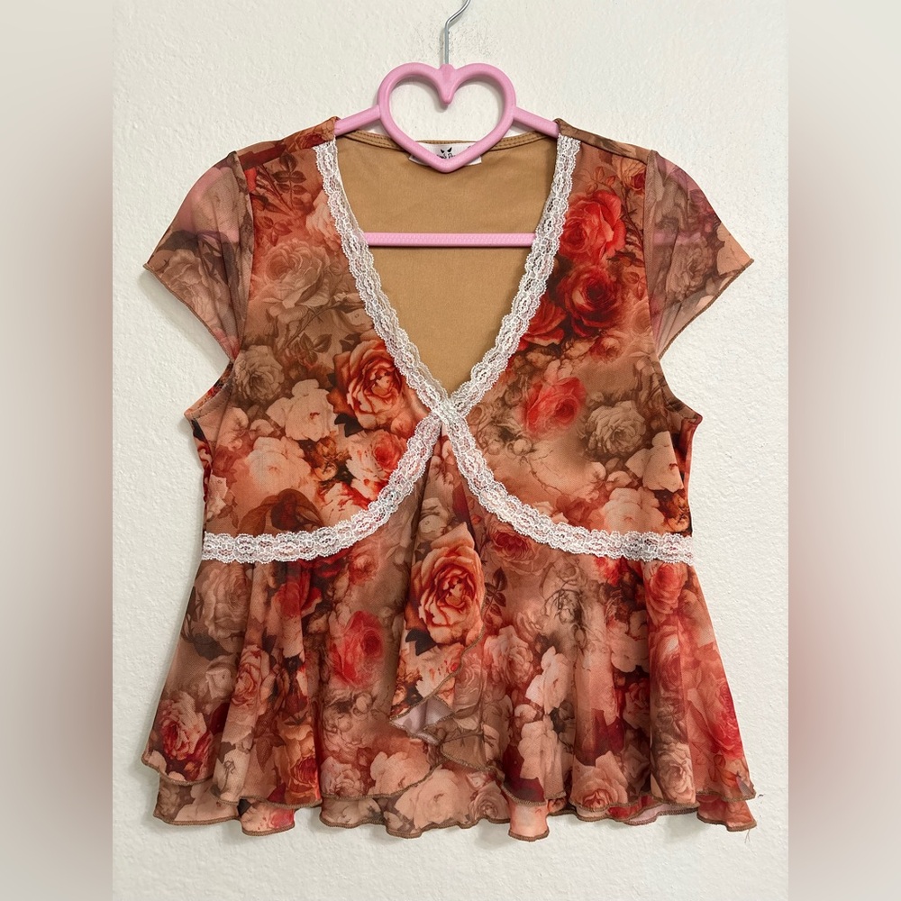 🌹Rebellious Dreamer Floral Lace Trim Top🌹 - Picture 1 of 3